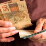 Primeira parcela do décimo terceiro deve ser paga até esta sexta