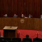 Por 5 votos a 2, TSE torna Bolsonaro inelegível por oito anos