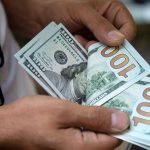 Dólar cai para R$ 4,72 após elevação de nota de crédito do Brasil