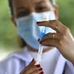 Especialistas acreditam que a vacina ainda é a principal forma de prevenção contra a covid-19 e as novas variantes