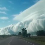 Impressionante nuvem causa espanto na fronteira do Uruguai e do Brasil