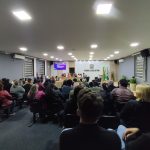 Reunião na Câmara coloca frente a frente servidores que exigem proposta para receber o salário mínimo