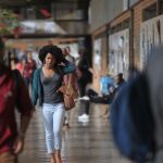 Negros são minoria no serviço público federal e têm menores salários