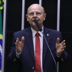 Bohn Gass protocola relatório do PPA, mantém indicadores ousados e anuncia prazo para emendas