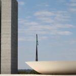 Câmara aprova auxílio para alunos de baixa renda do ensino médio