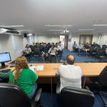 Reunião na Promotoria trata de solução para fios em desuso nos postes em Livramento
