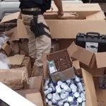 PRF apreende carga milionária de contrabando escondida embaixo de lixo