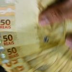 Governo propõe salário mínimo de R$ 1.502 em 2025