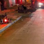 Choque entre duas motocicletas deixa três pessoas feridas na noite desta quarta-feira. Um dos condutores teve fratura exposta