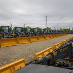 Governo entrega 212 máquinas e equipamentos agrícolas para 129 municípios