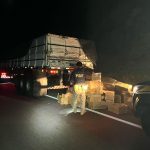 PRF apreende carreta com carga milionária contrabandeada em Sant’Ana do Livramento