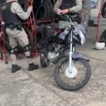ROCAM prende dupla e recupera moto furtada em Livramento