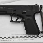 Policial de folga flagra entrega de armamento e prende mulher em Rivera