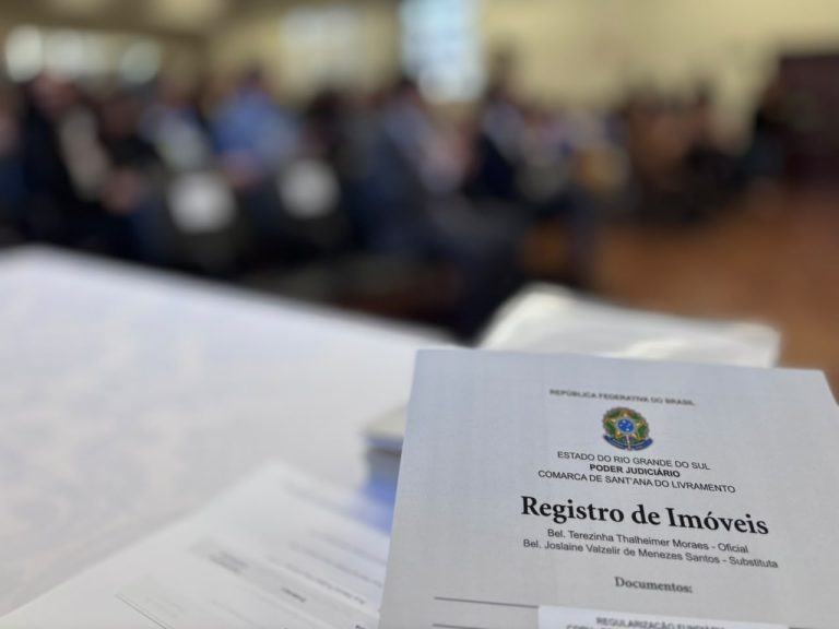 Livramento entrega títulos de regularização fundiária para mais de 230 famílias